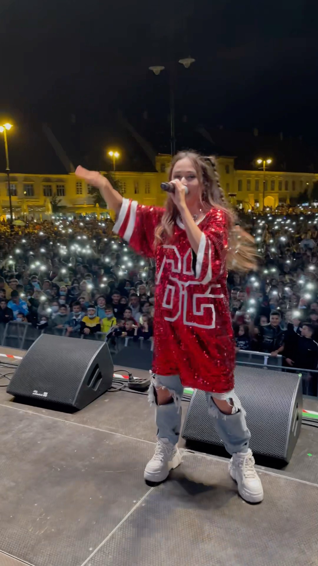 Singing with 10.000 people at my CONCERT ? | Andra Gogan
